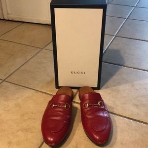 Gucci slides size 38 in hibiscus red